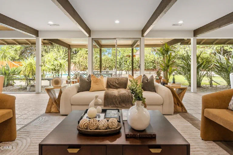 1563 Sierra Madre Villa Avenue