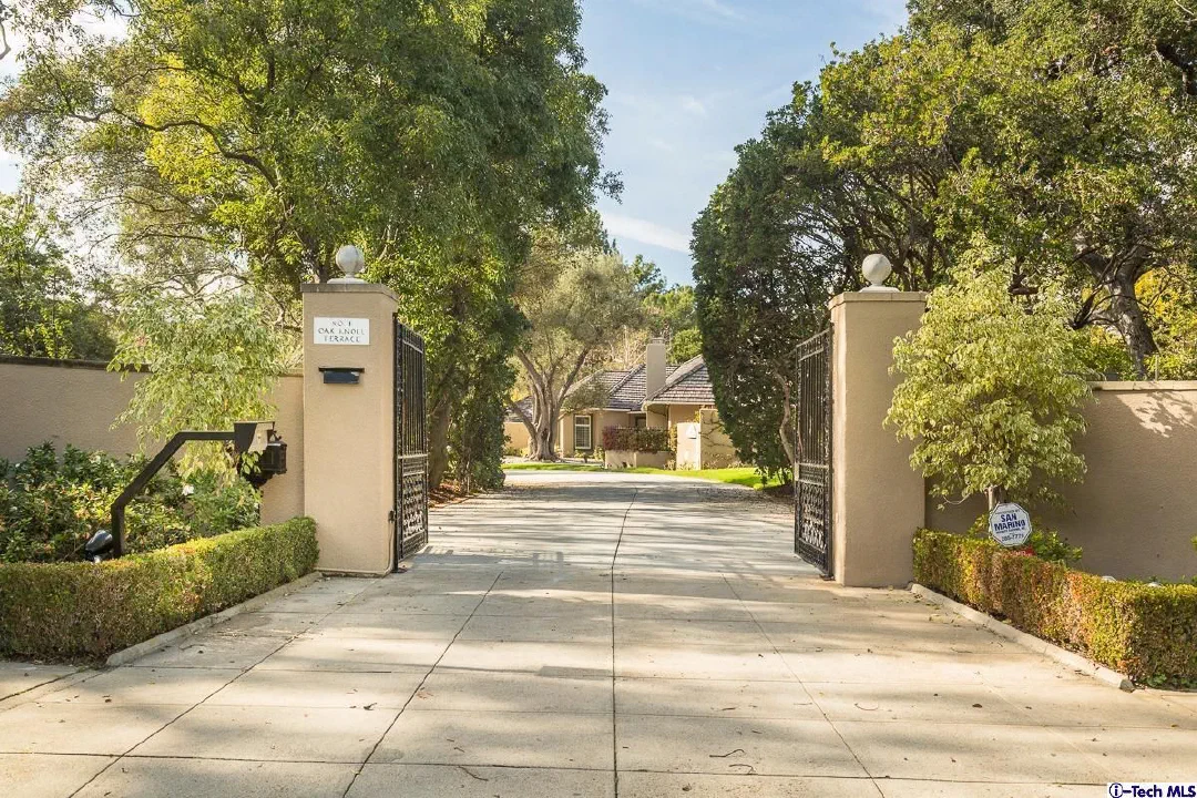 1 Oak Knoll Terrace
