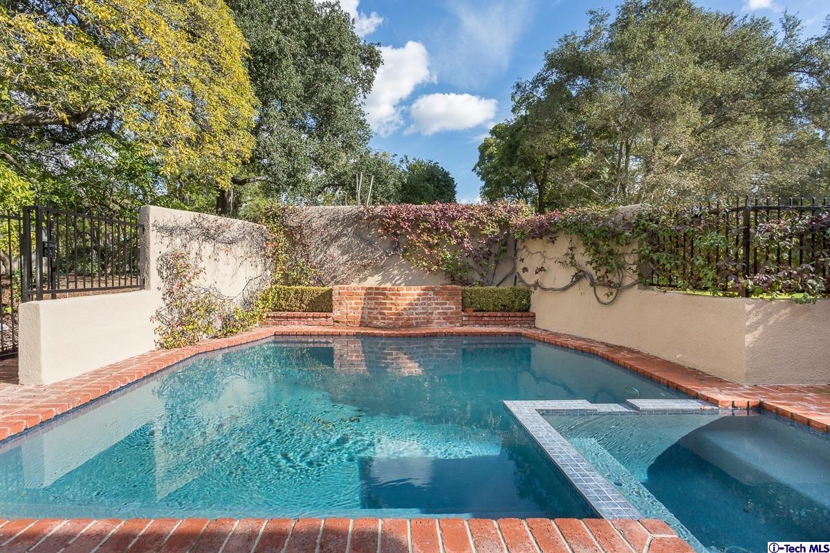1 Oak Knoll Terrace — photo 32